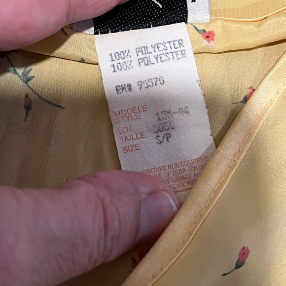 Vintage LINDA BIS – Yellow Floral Button-Front Top – Size S/P - Picture 3 of 9